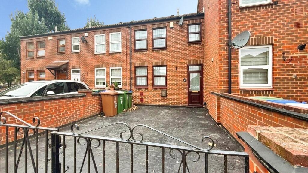 Main image of property: Fieldfare Road, London, SE28