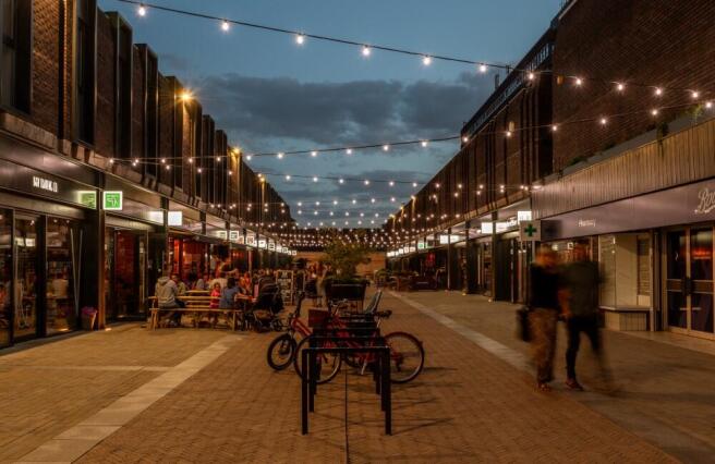 Stanley Square, Sale