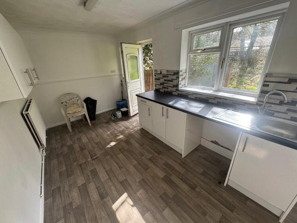 Main image of property: 2 Eltham Close, Nottingham, Nottinghamshire, NG8