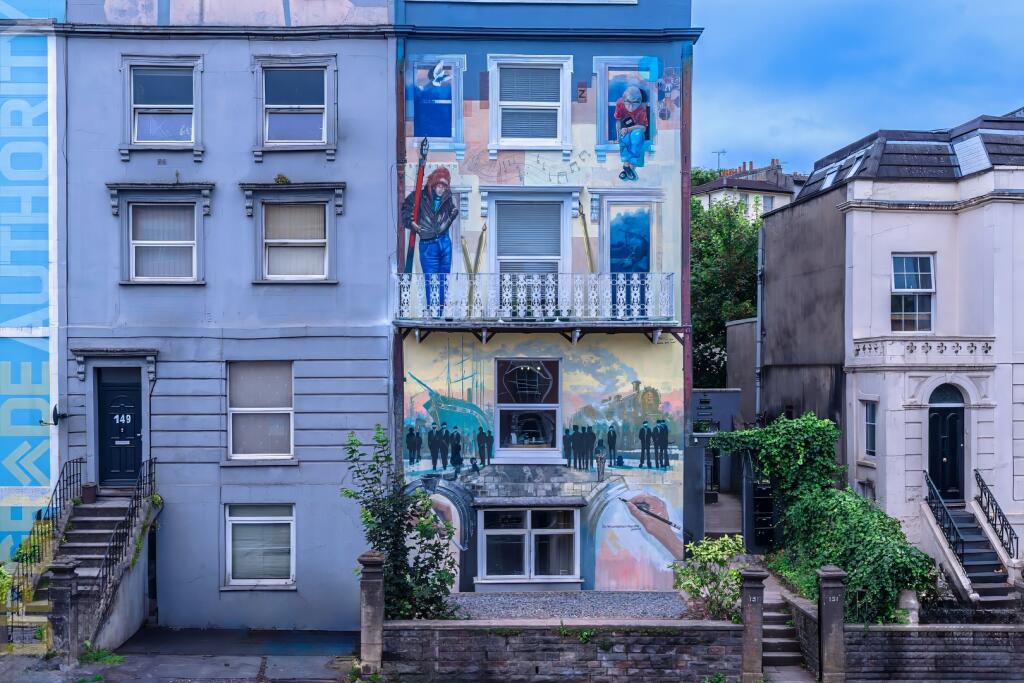 Main image of property: Flat 2, Cheltenham Road 151, Bristol, England (ALL BILLS INCLUDED)