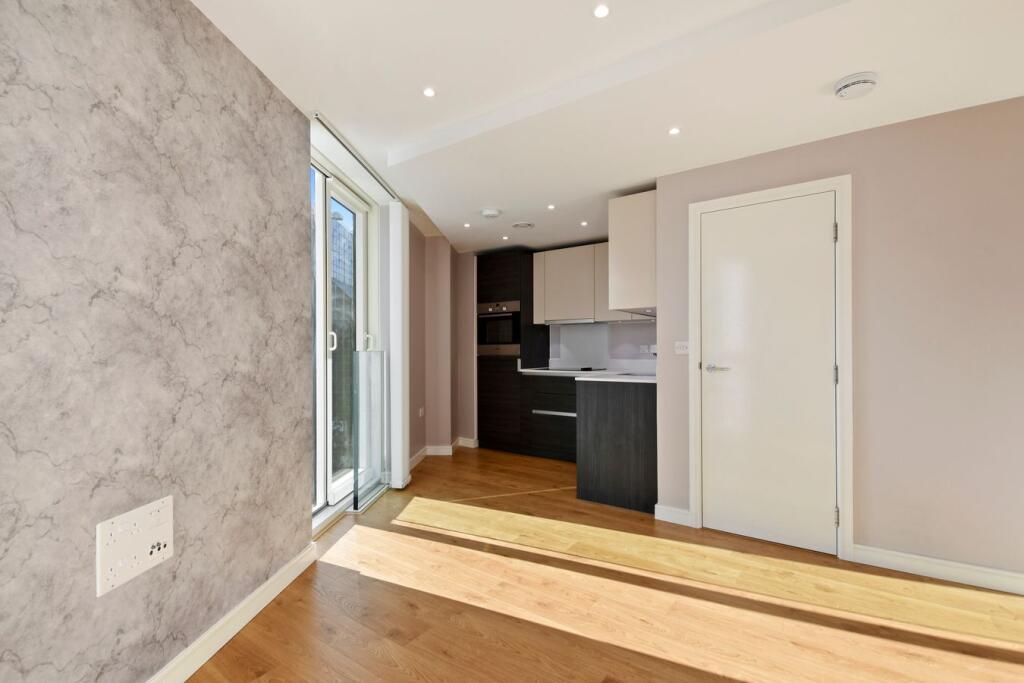 Main image of property: Pinnacle Apartments, Saffron Central Square, Croydon, CR0