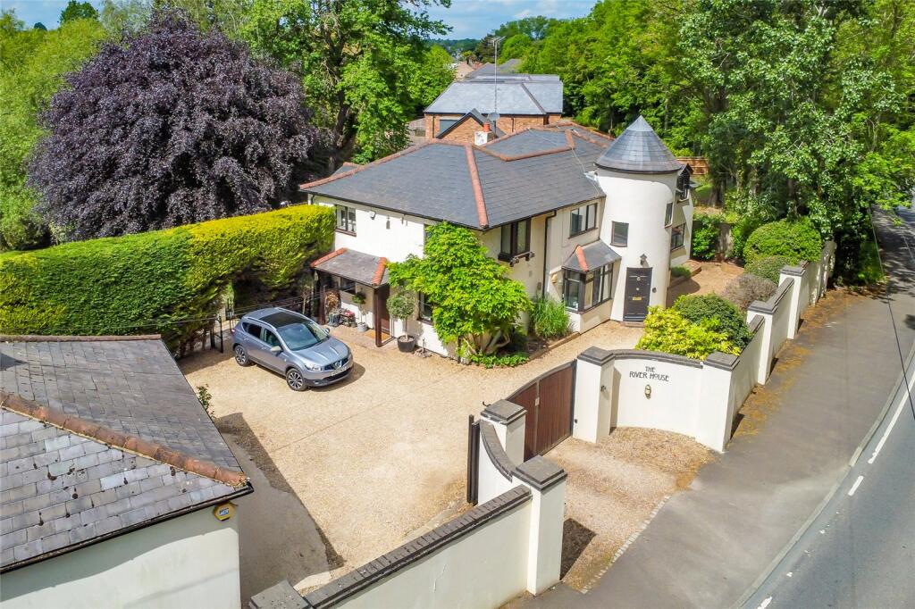 Main image of property: Radlett Road, Frogmore, St. Albans, Hertfordshire, AL2