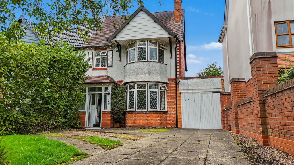 Main image of property: Robin Hood Lane, Birmingham, B28 0DH
