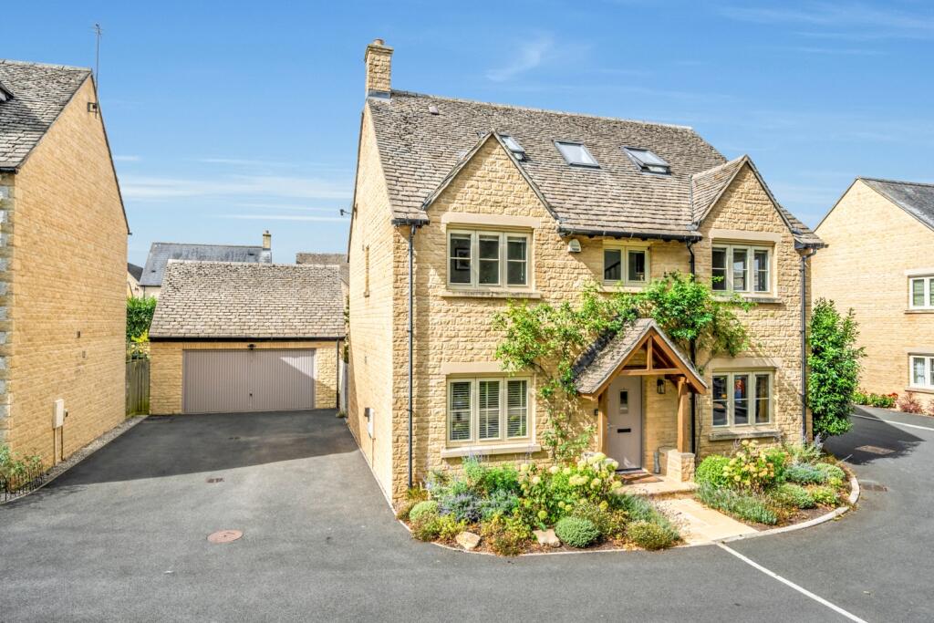 Main image of property: 2 Bittern Close, South Cerney, Cirencester