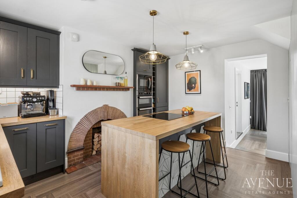Main image of property: Beautifully Modern Victorian Cottage - Moulsford
