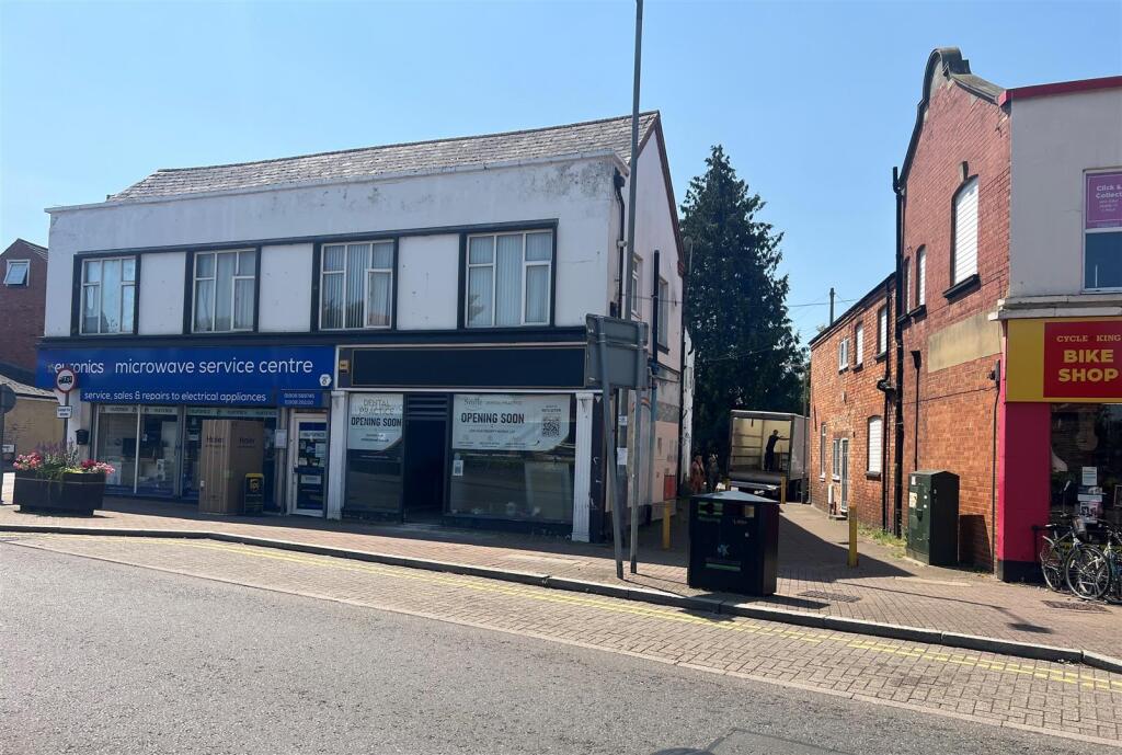 Main image of property: Flat on London Road, Stony Stratford, Milton Keynes, MK11 1JN