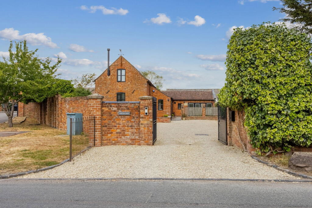 Main image of property: Wainlode Lane, Norton, Gloucester, GL2 9LN