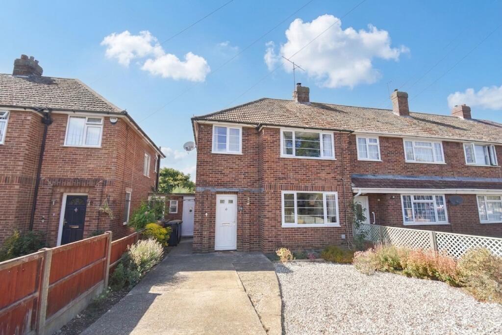 Main image of property: Aylesbury Road, Bedford, MK41