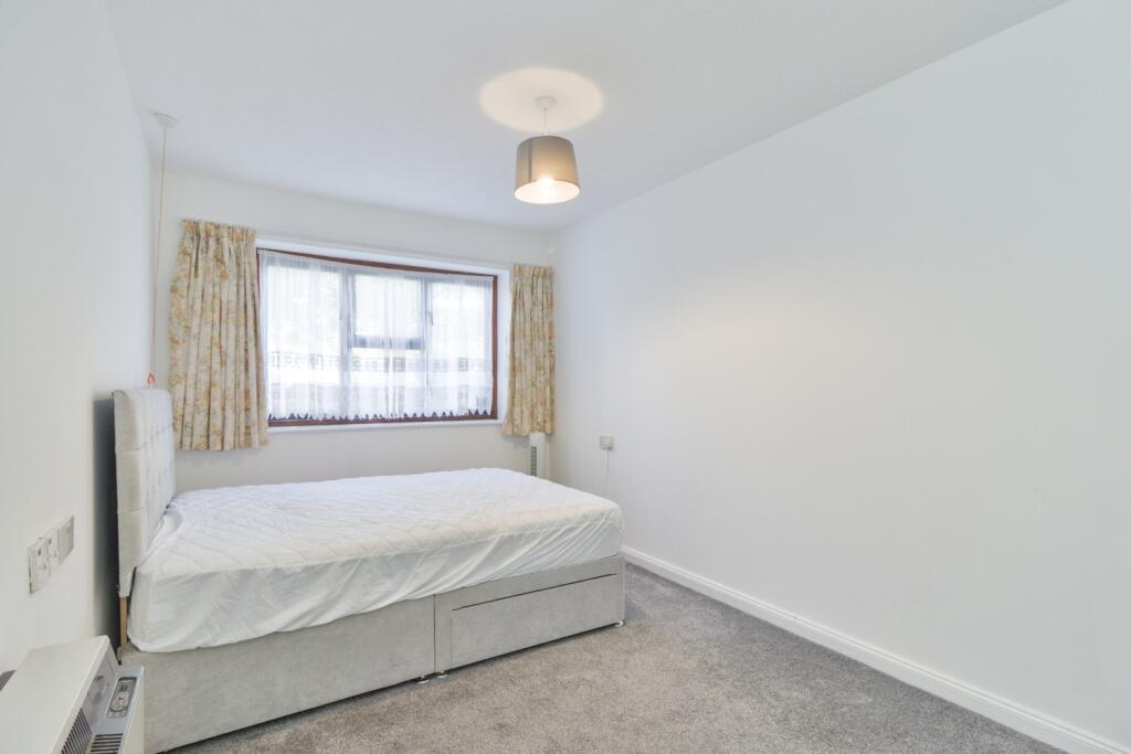 Main image of property: Erith Road Belvedere DA17