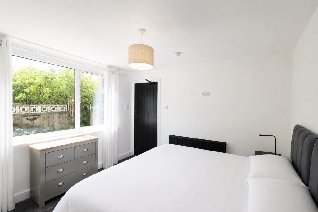 Main image of property: Room 1, Red Hall Chase, Leeds, LS14 1NR