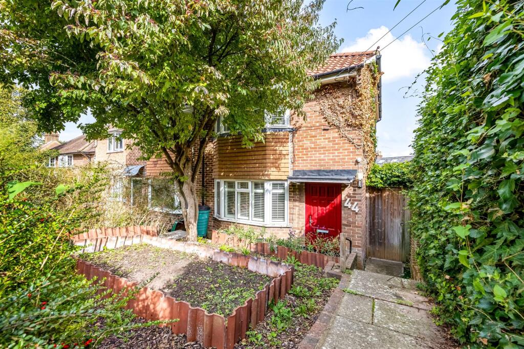 Main image of property: Valence Road, Lewes, BN7 1SL