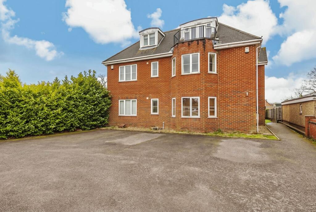 Main image of property: Reading Road, Winnersh, RG41