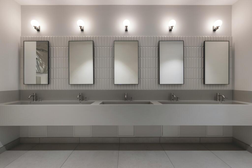 210 Pentonville  WCs.jpg