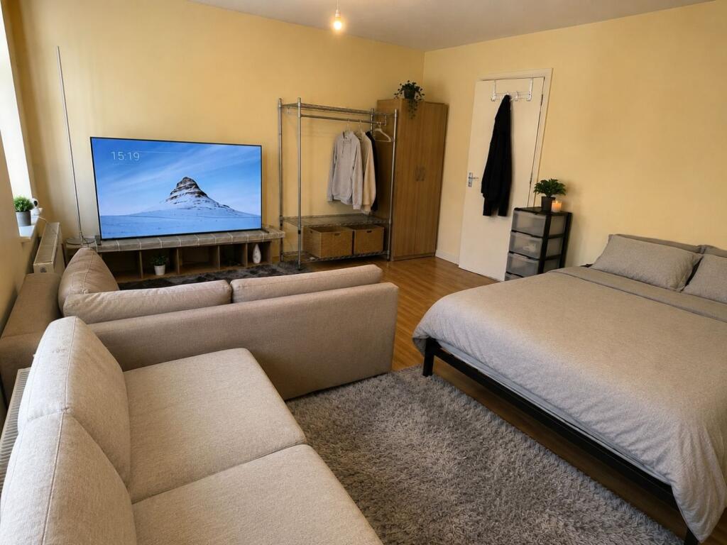 Main image of property: High Road, London, N22