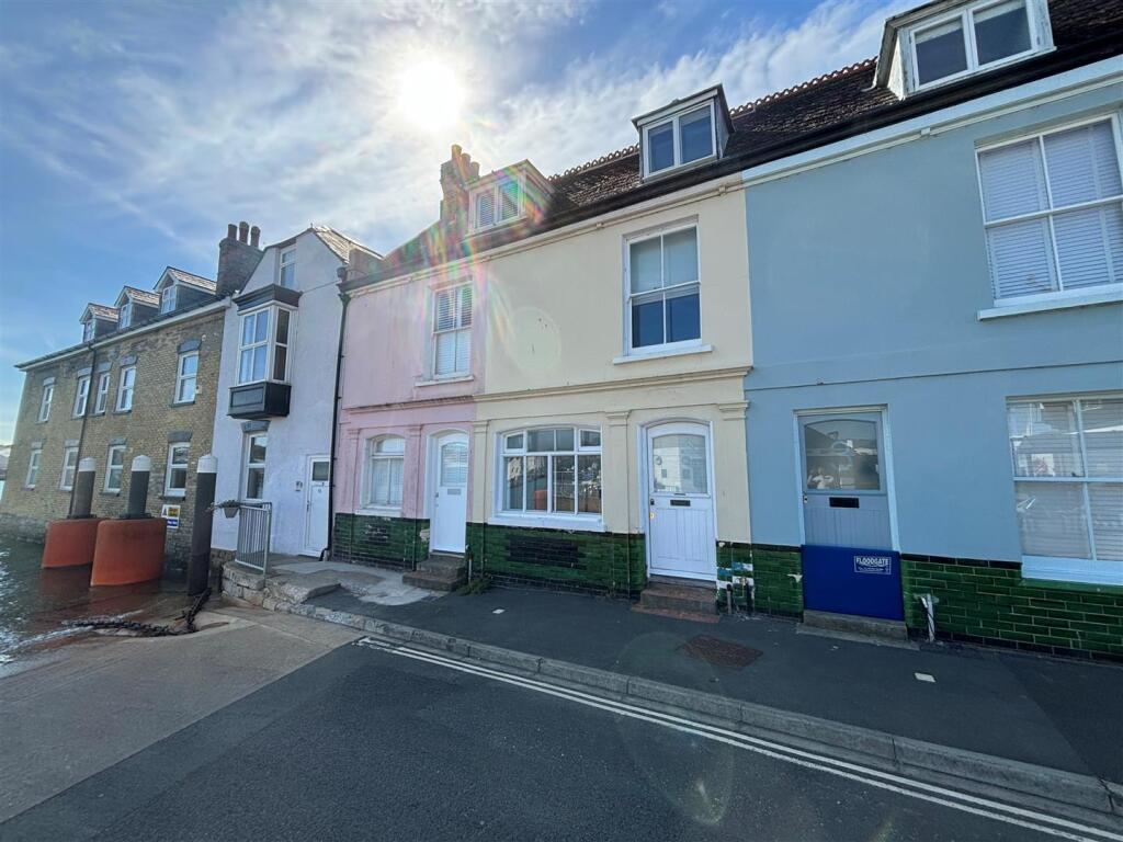 Main image of property: Medina Road, Cowes