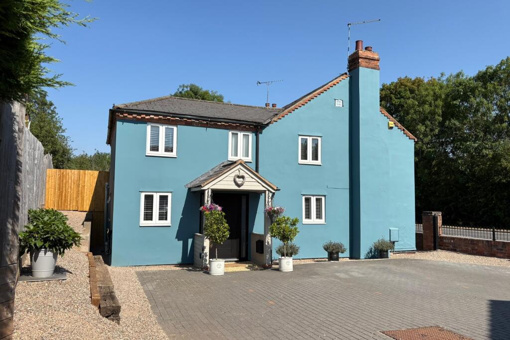 Main image of property: Redditch Road, Stoke Heath, Bromsgrove B60 4JP