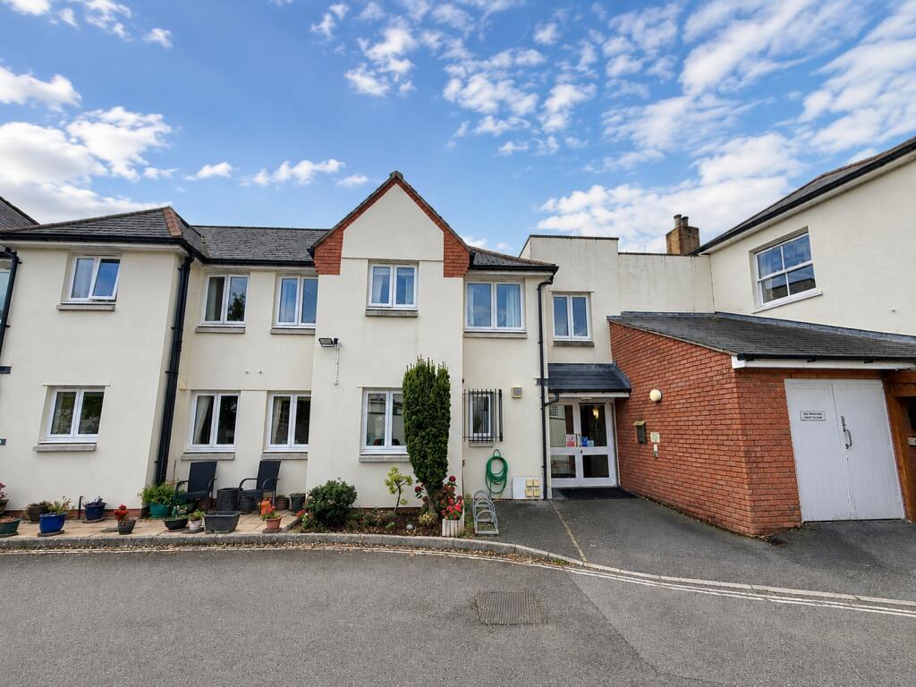 Main image of property: Flat , Mowbray Court, Butts Road, Exeter EX2 5TQ