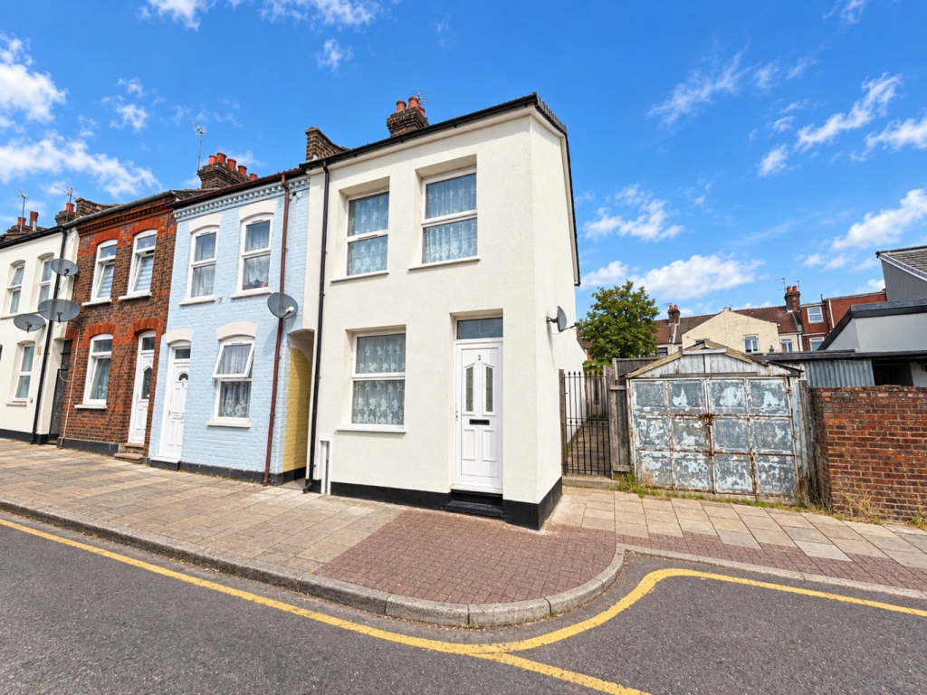 Main image of property: Highbury Road, Luton, Bedfordshire, LU3 1AD