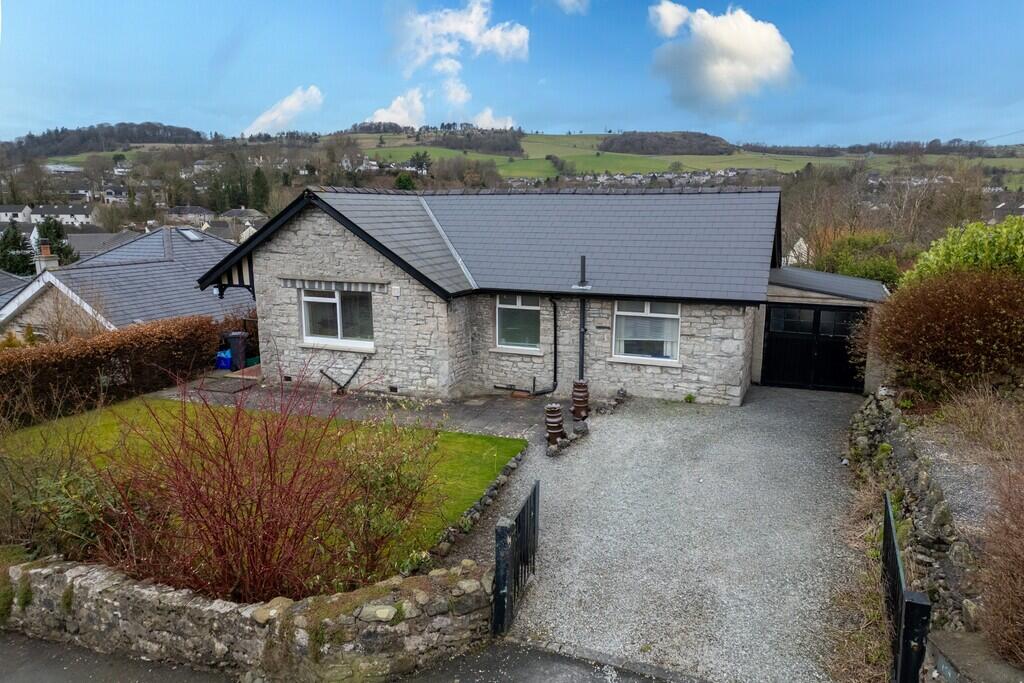 Main image of property: 158 Burneside Road, Kendal, Cumbria, LA9 6EB