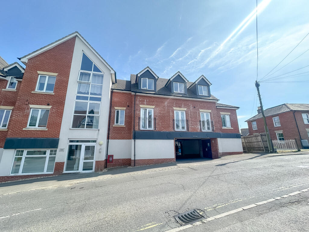 Main image of property: New Park Lodge, 20 Station Road, Park Gate, Southampton