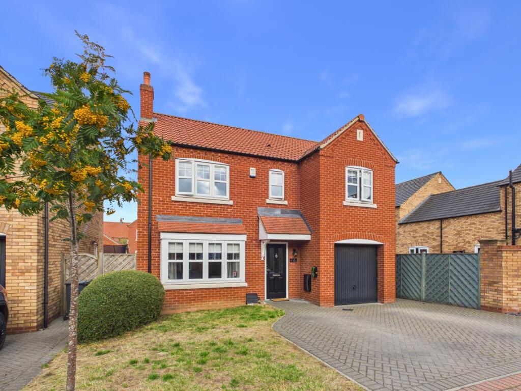 Main image of property: Farrier Close, Hull, HU7 3DW