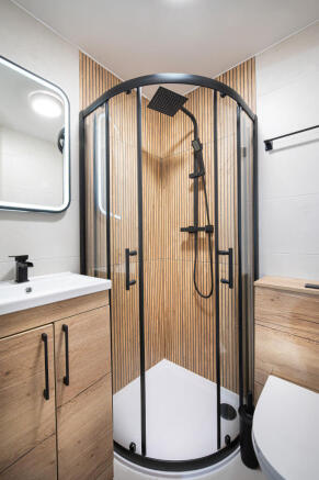 Room 5 ensuite 
