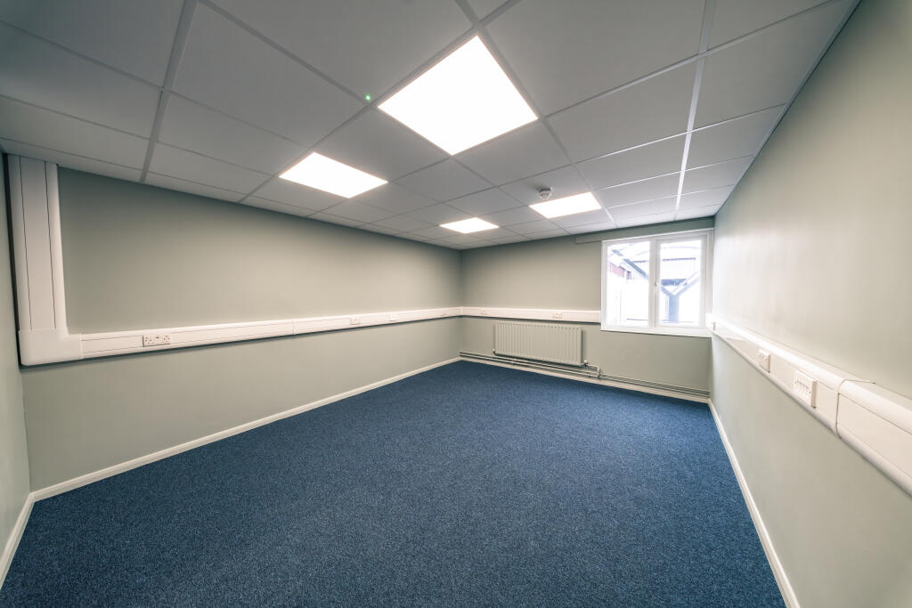 4 Desk Office Space