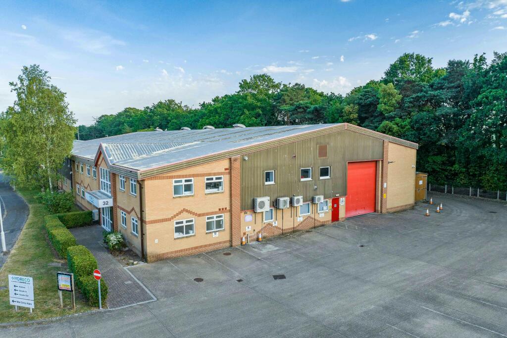 Main image of property: 32 Factory Road, Upton Industrial Estate, Poole, BH16 5SL