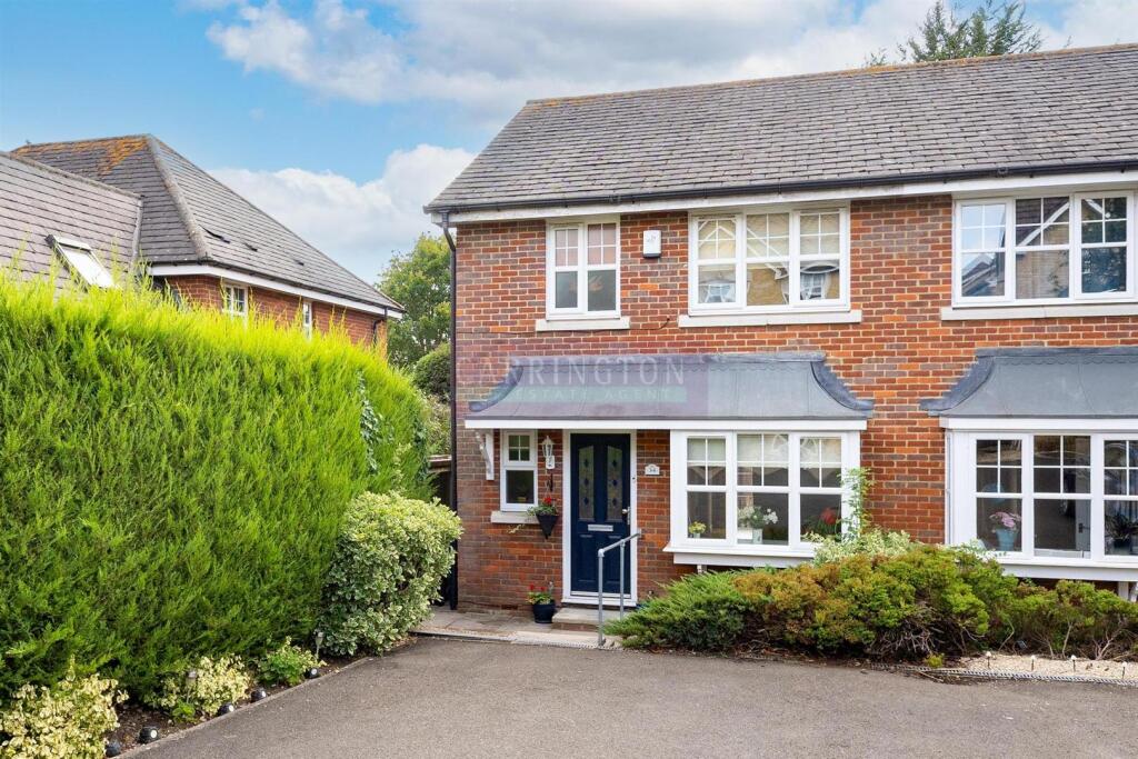 Main image of property: Fielders Way, Shenley, Radlett