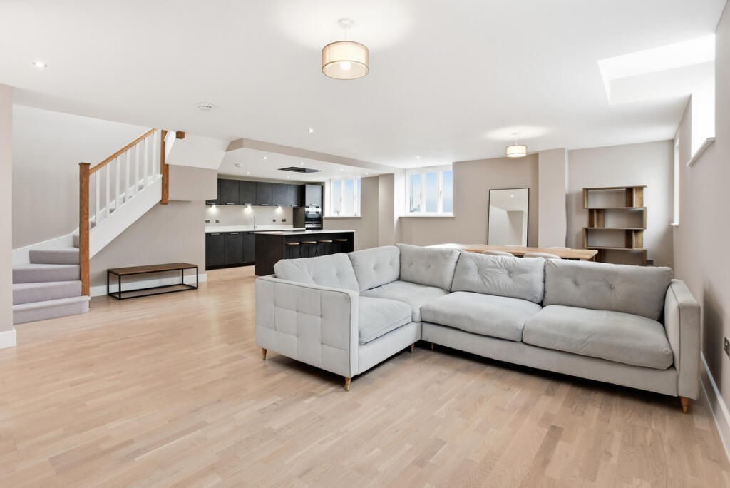 Main image of property: Plymouth Place, Leamington Spa, Warwickshire CV31 1HW