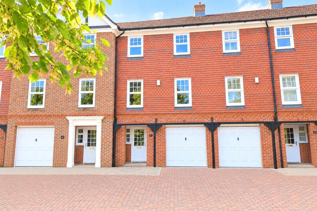 Main image of property: Elvetham Crescent, Fleet, Hampshire, GU51