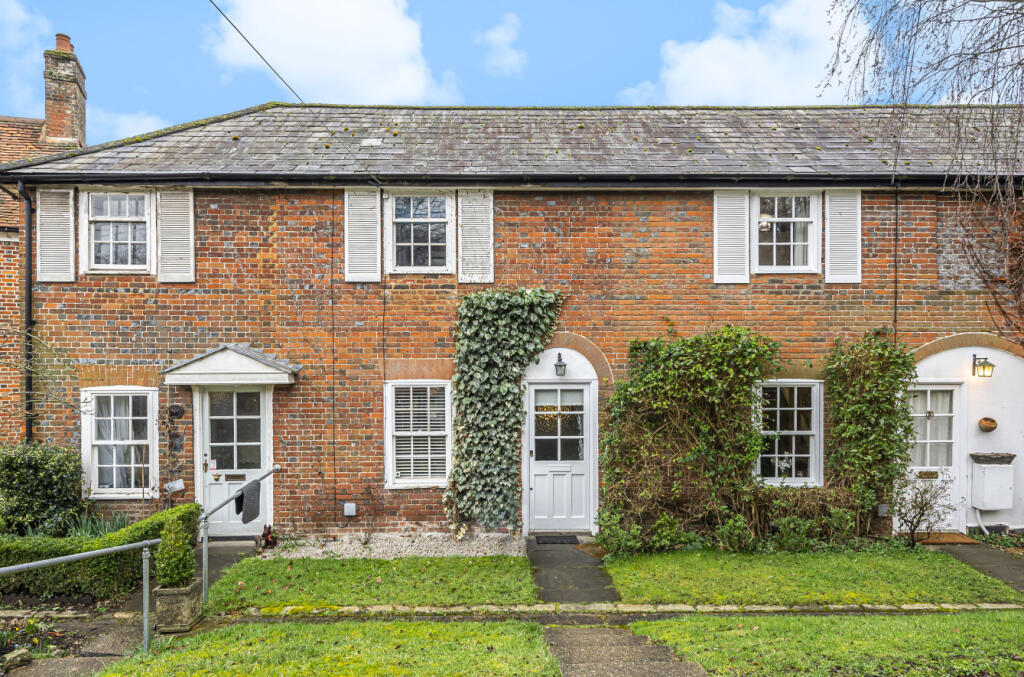 Main image of property: Queens Head Cottages, Whielden Gate, Winchmore Hill, HP7