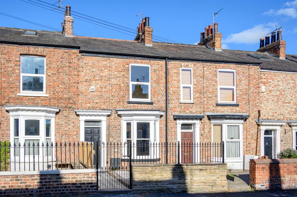 Main image of property: Park Crescent, The Groves, York, YO31 7NU