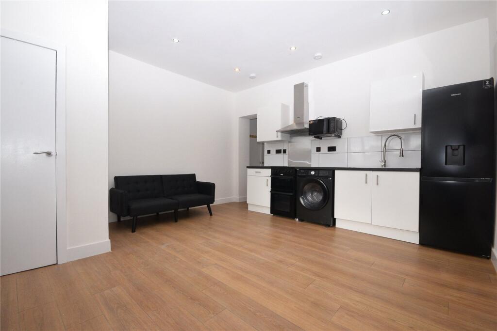 Main image of property: Flat 1, Leeds Road, Rothwell, Leeds, West Yorkshire