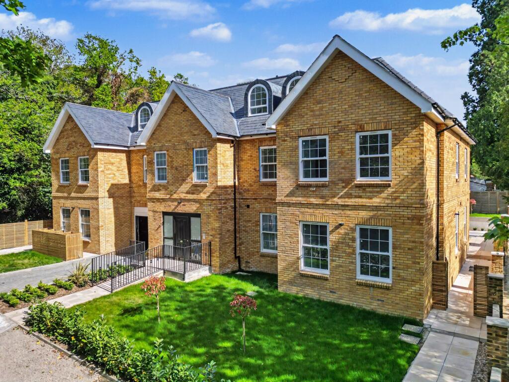 Main image of property: 32 Green Lane, Cobham, KT11