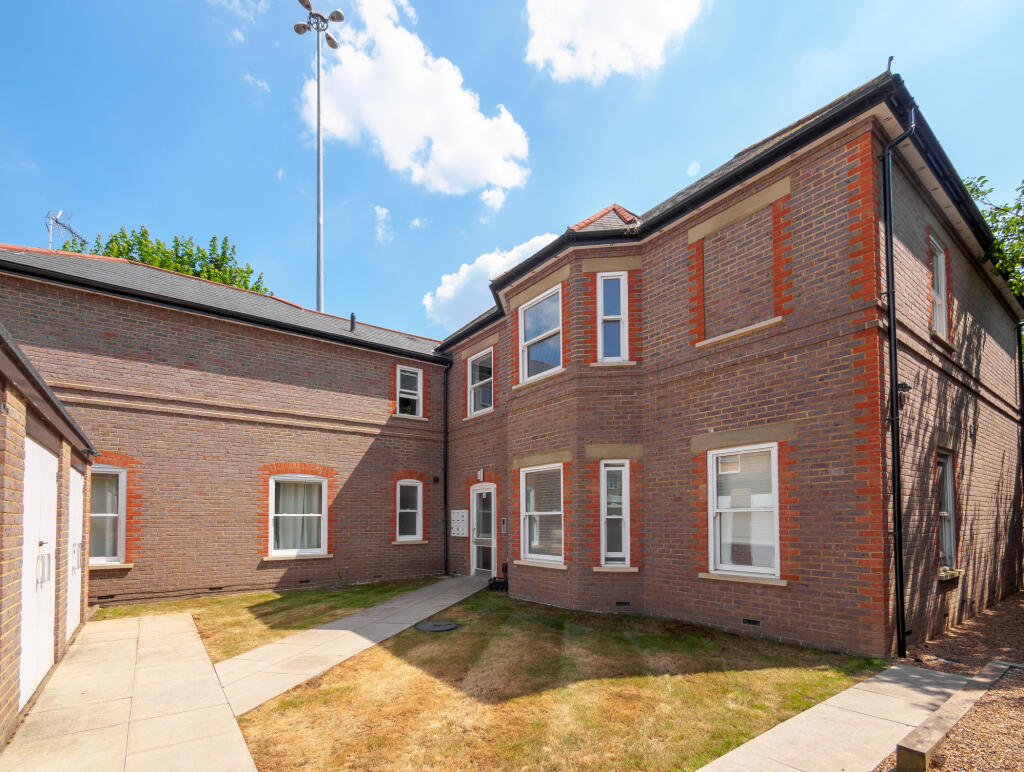 Main image of property: Essex Road, Nascot Wood, Watford WD17 4EP