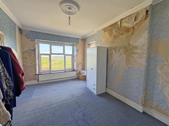 FRONT BEDROOM 2