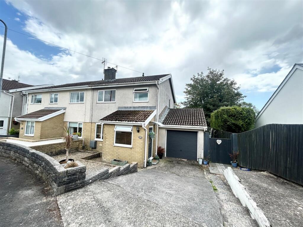 Main image of property: Green Meadow, Cefn Cribwr, Bridgend, CF32 0BJ