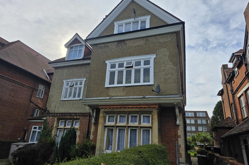 Main image of property: 53e Earls Avenue, Folkestone, Folkestone, Kent, CT20