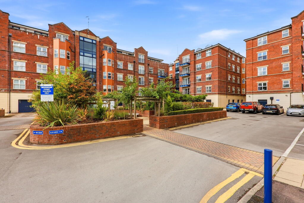 Main image of property: Carisbrooke Road, West Park, Leeds, LS16 5RU