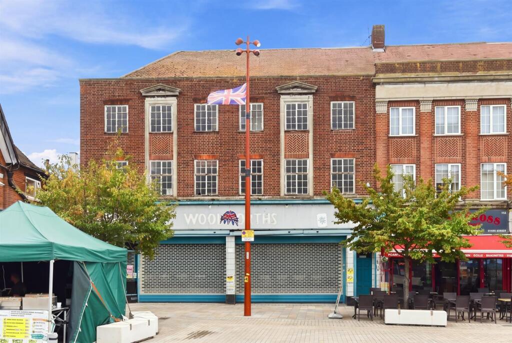 Main image of property: 118 High Street, Waltham Cross, Hertfordshire, EN8 7BX