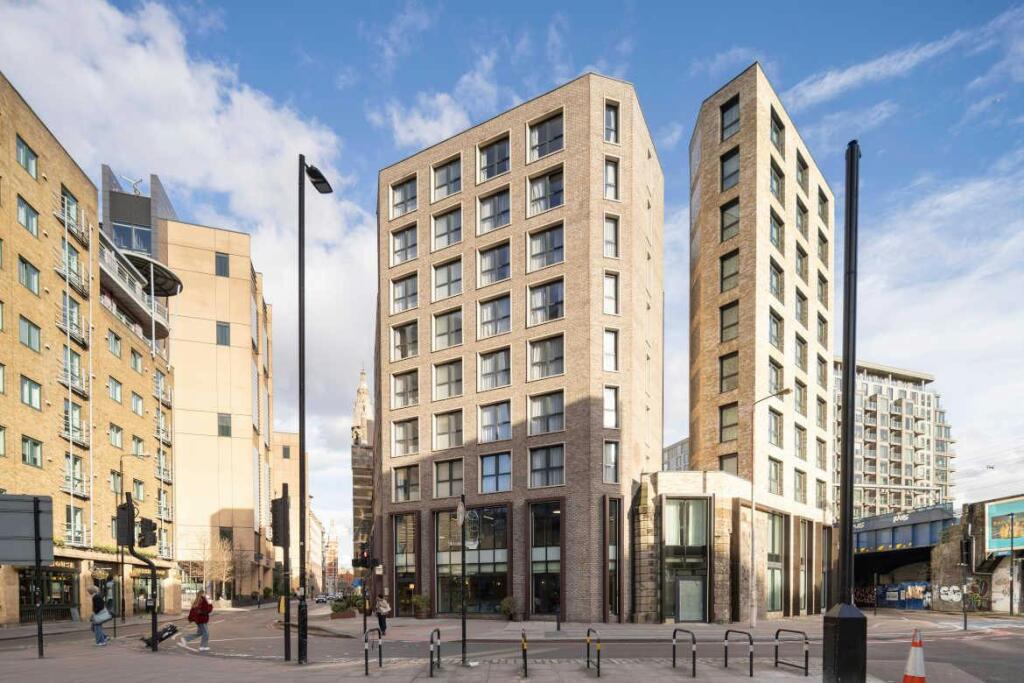32 Prescot Street
