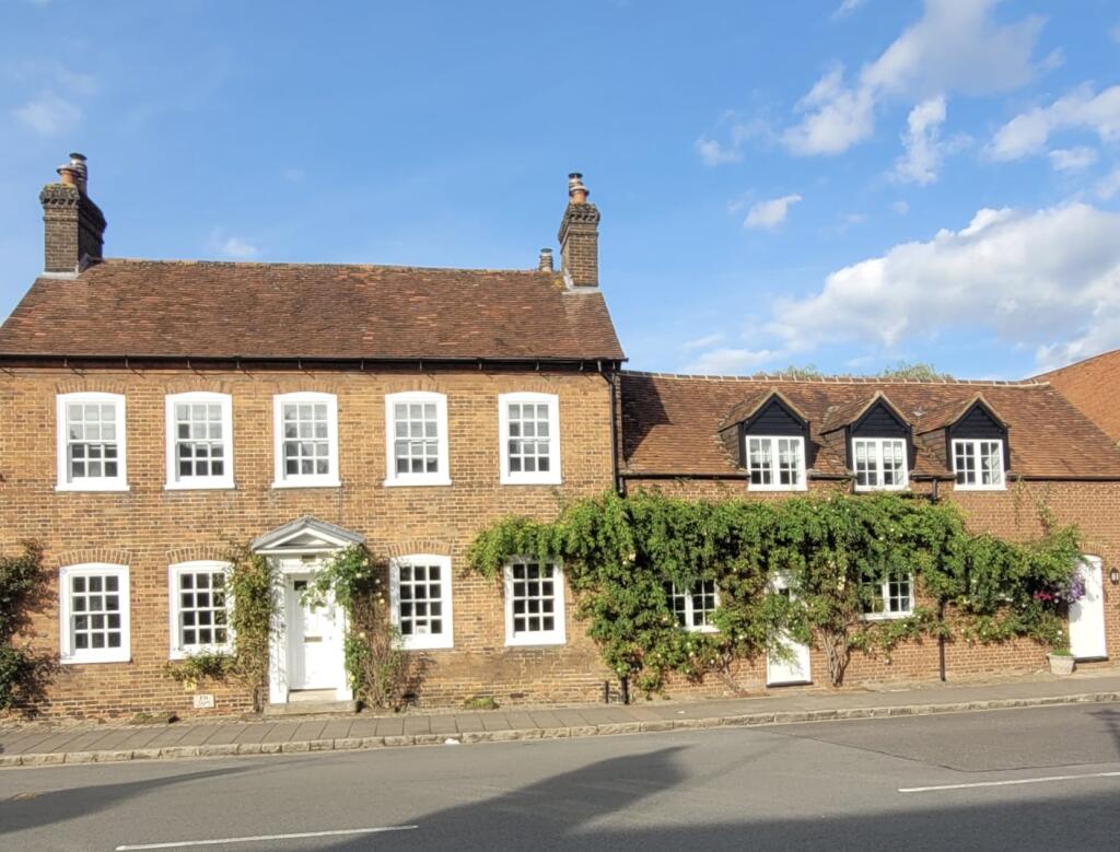 Main image of property: High Street, Amersham, HP7
