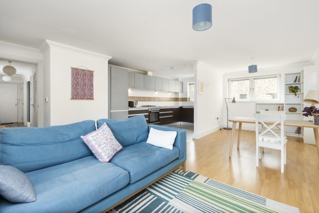 Main image of property: Lynfield Court, Cambridge, CB4 1DP