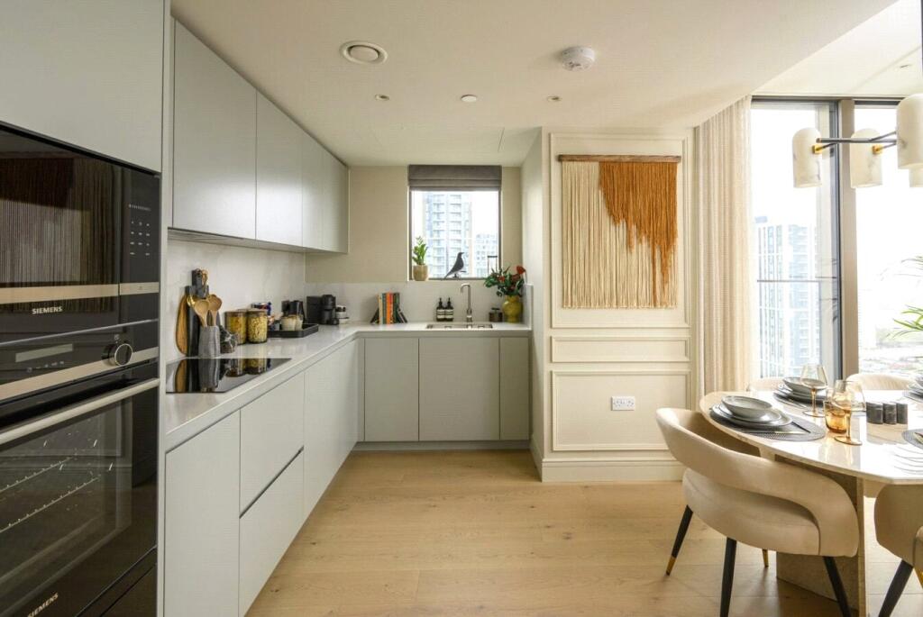 Main image of property: South Quay Plaza, Canary Wharf, E14
