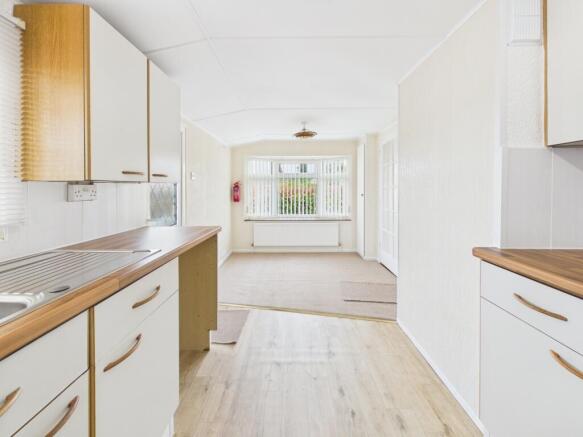 open plan kitchen/diner