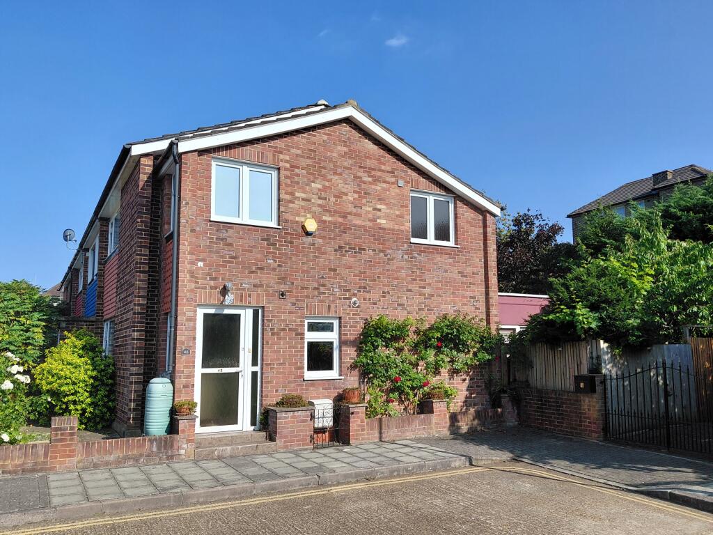 Main image of property: De Montfort Road, London, SW16