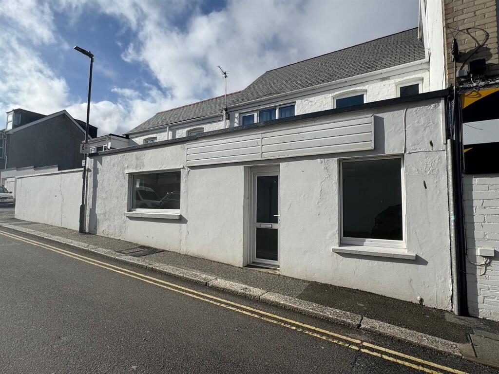 Main image of property: R/O 40 East Street, Newquay, Cornwall, TR7