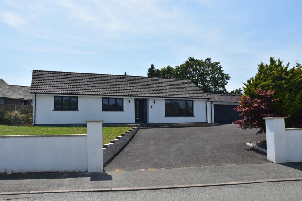 Main image of property: Arwel, Waungilwen