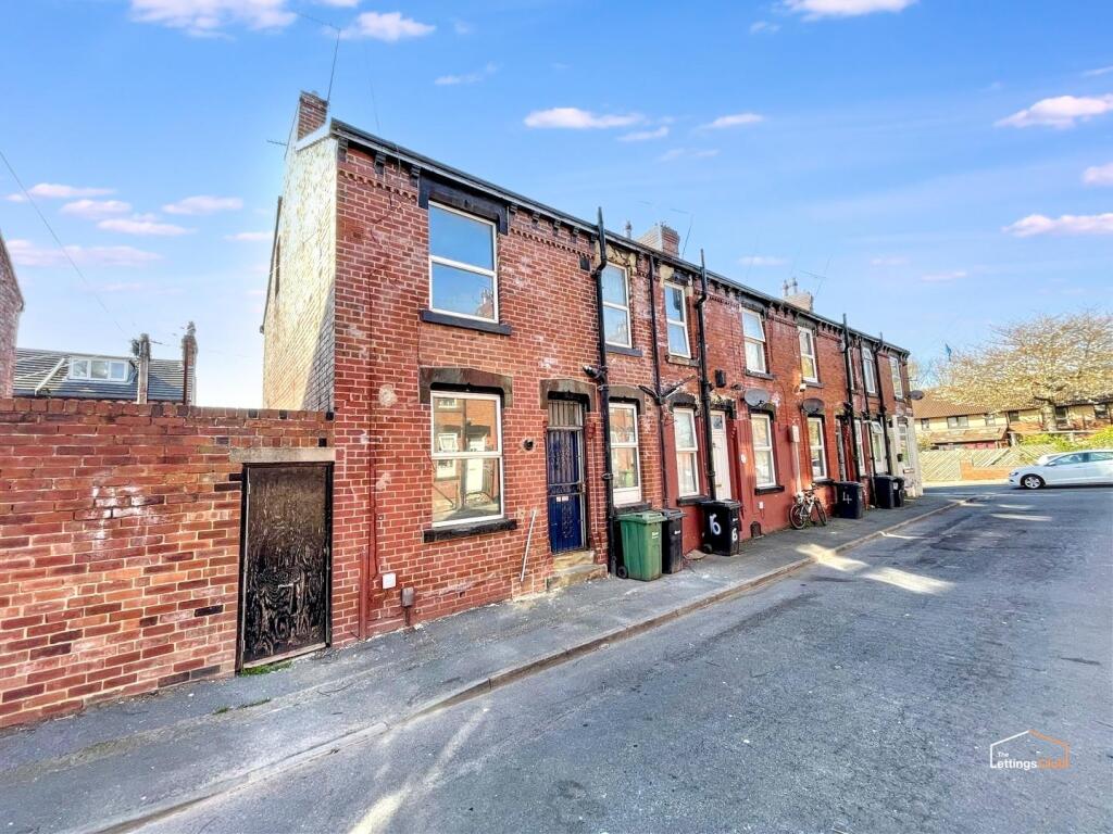 Main image of property: Edgware Mount, Leeds